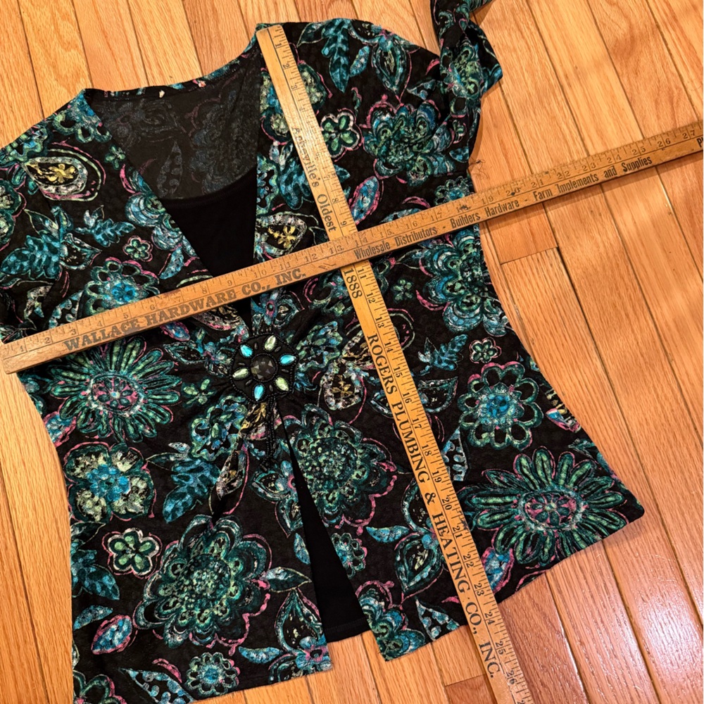 Floral Patterned Women's Twofer Top Rhinestone closure fairy - Picture 4 of 7